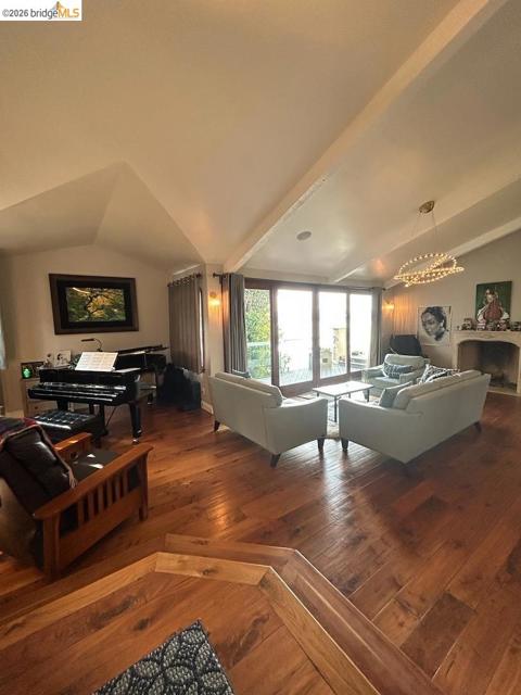 20 Bayshore TER, Tiburon CA: https://media.crmls.org/mediaz/cac8b83f-436e-49d3-bcba-bb24e4799522.jpg