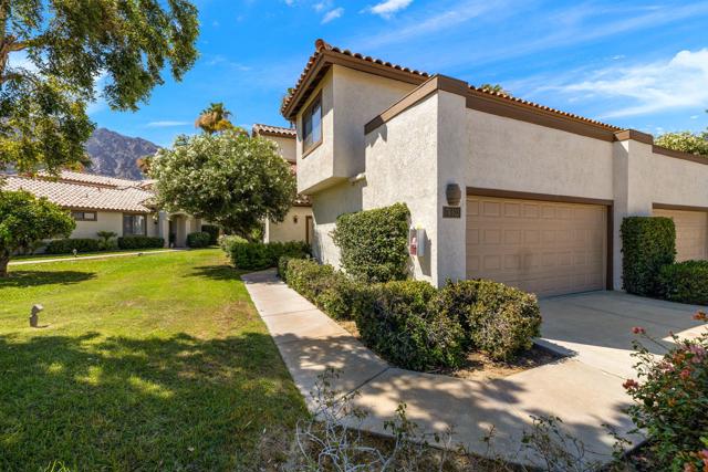 79822 Olympia Fields, La Quinta CA: https://media.crmls.org/mediaz/cac93acc-59f3-458d-8c65-3b9ba05c10a6.jpg