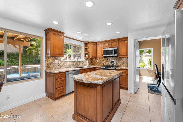 3961 Springtime Lane, Moorpark CA: https://media.crmls.org/mediaz/cac9b76a-7bc0-4fb9-b483-f6de8b1f6fce.jpg