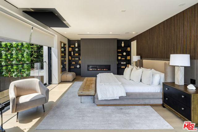 137 S Wetherly Drive, Beverly Hills CA: https://media.crmls.org/mediaz/cac9c7a0-b480-4fce-889e-a050e05f12c1.jpg