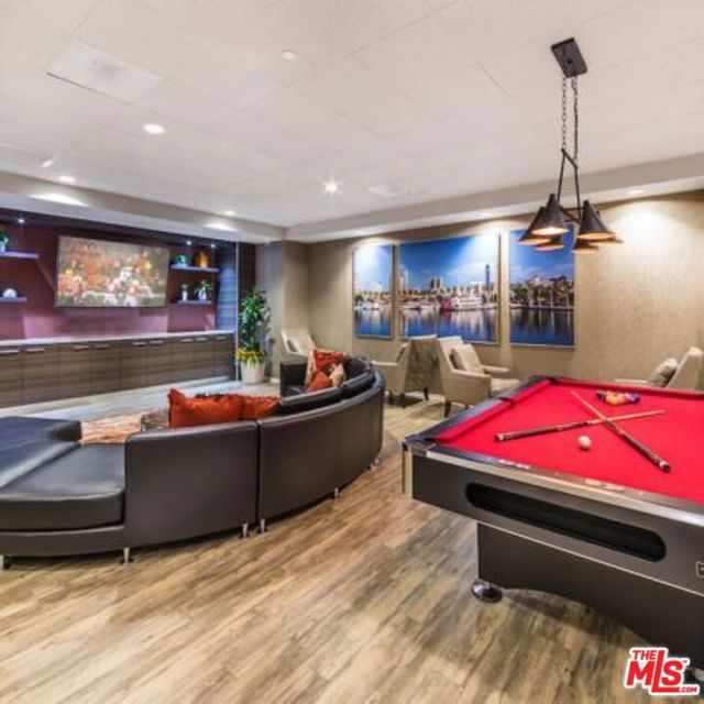 245 PINE Avenue, Long Beach CA: https://media.crmls.org/mediaz/cacab289-5b80-447c-8ade-ebacefe09e78.jpg