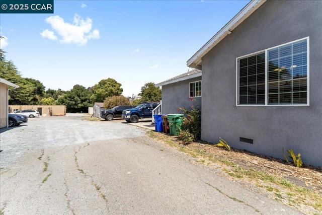 4825 San Pablo Dam Rd, El Sobrante CA: https://media.crmls.org/mediaz/cacad699-e1a5-4d49-bbd4-681f3732a659.jpg