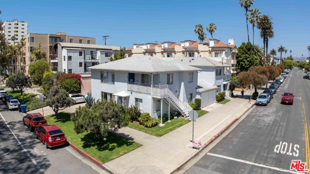 231 California Avenue, Santa Monica CA: https://media.crmls.org/mediaz/cacafa95-f8ca-4bfe-949d-0509f5bbe618.jpg
