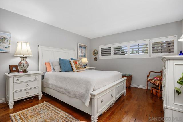 2564 Navarra Dr, Carlsbad CA: https://media.crmls.org/mediaz/cacb29d2-a16f-423b-860e-52aa6931e505.jpg