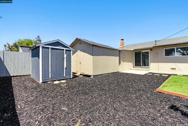 1015 Falcon Dr, Vallejo CA: https://media.crmls.org/mediaz/cacb676b-564d-47cf-8690-1e1d0812a1de.jpg
