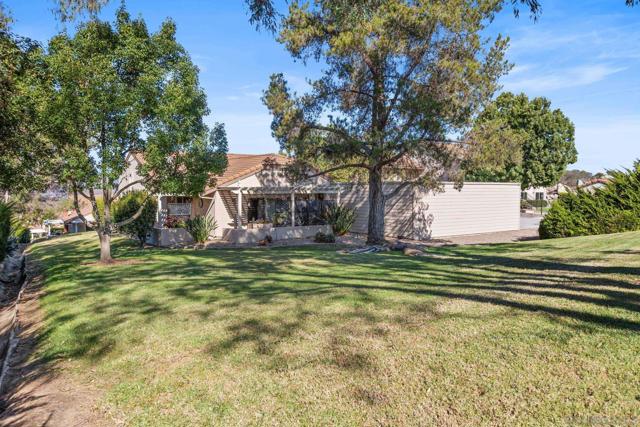 17357 Plaza Maria, San Diego CA: https://media.crmls.org/mediaz/cacb891d-48a4-4f6c-b869-58e55c984ed5.jpg