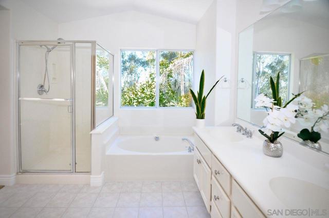 10878 Caminito Colorado, San Diego CA: https://media.crmls.org/mediaz/cacc8f44-18c0-4133-9246-e833b36aafa3.jpg