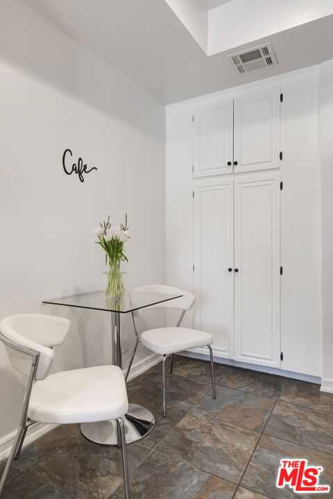 828 S Bedford Street, Los Angeles CA: https://media.crmls.org/mediaz/caccadcd-ba53-4247-b15f-3cd114d87cbe.jpg