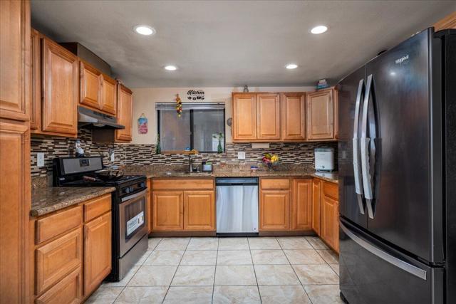 27650 Avenida Terrazo, Cathedral City CA: https://media.crmls.org/mediaz/caccfab0-57d4-49dd-bcf6-916888534806.jpg