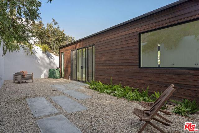 4691 Glenalbyn Drive, Los Angeles CA: https://media.crmls.org/mediaz/cacd270f-4961-4799-a152-48abb47754c3.jpg