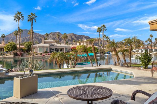 47605 Via Florence, La Quinta CA: https://media.crmls.org/mediaz/cacd30c3-5b45-464b-9fc9-c9d0d43d44e7.jpg