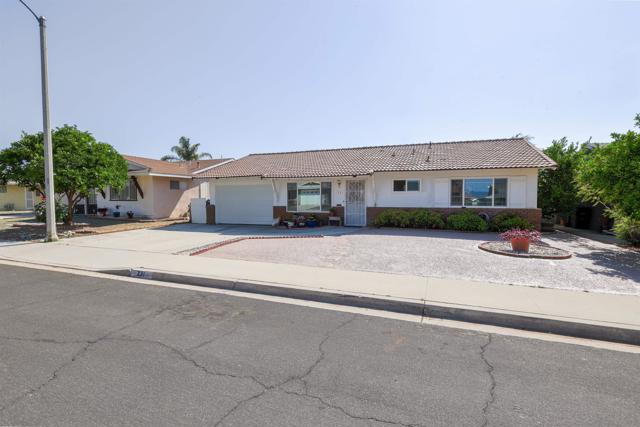 331 Rainier Way, Hemet CA: https://media.crmls.org/mediaz/cacebba5-b932-41f2-ac48-35df43308ebf.jpg