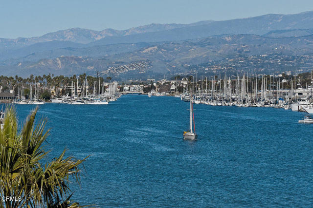 3107 Harbor Boulevard, Oxnard CA: https://media.crmls.org/mediaz/cacf4dc7-4e4e-4618-8d53-8ce1f74683ef.jpg