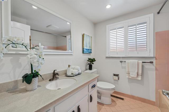 4208 Garland Dr, Fremont CA: https://media.crmls.org/mediaz/cacfcac9-7d99-4186-ae78-e5d33547f1e4.jpg