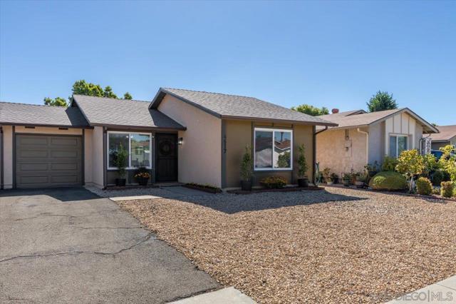 4617 Westridge Dr, Oceanside CA: https://media.crmls.org/mediaz/cad06675-bb46-4807-9706-97dde65e453b.jpg