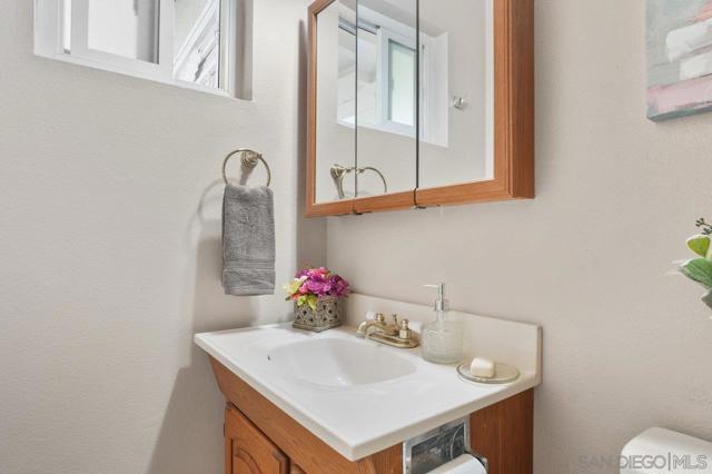 1173 Oasis Ave, Chula Vista CA: https://media.crmls.org/mediaz/cad09ab4-57bb-44ac-84d1-0255e9e40cfe.jpg