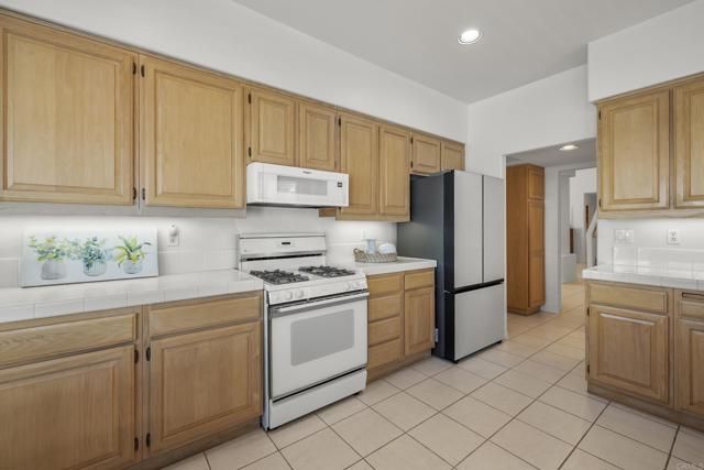 4963 Lamia way, Oceanside CA: https://media.crmls.org/mediaz/cad0b207-eb84-44af-8396-e9b68a59ad07.jpg