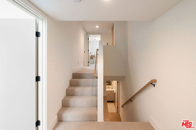 13245 Fiji Way, Marina del Rey CA: https://media.crmls.org/mediaz/cad445cf-dcc7-476d-9a6e-b91632583862.jpg
