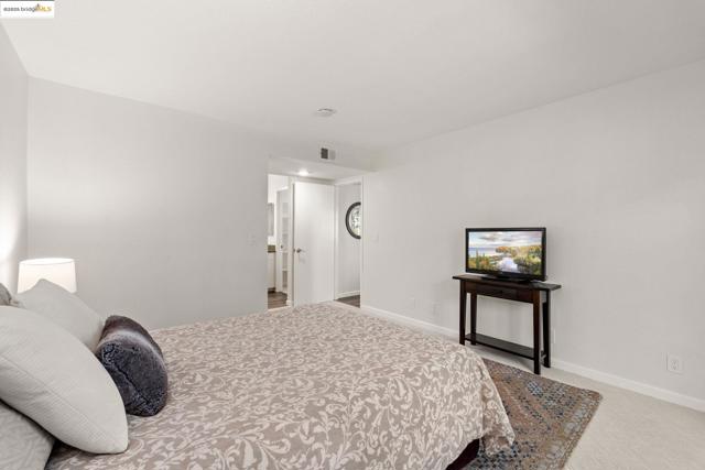 520 Canyon Oaks, Oakland CA: https://media.crmls.org/mediaz/cad4b628-98d8-45bc-88f2-1b9bc8ce8a42.jpg