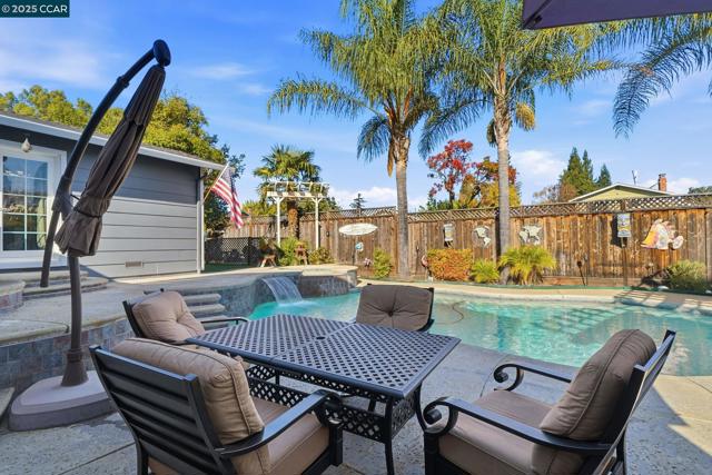 7519 Driftwood Way, Pleasanton CA: https://media.crmls.org/mediaz/cad4c6f8-62d8-4e02-9e5e-7cc1c97f1300.jpg