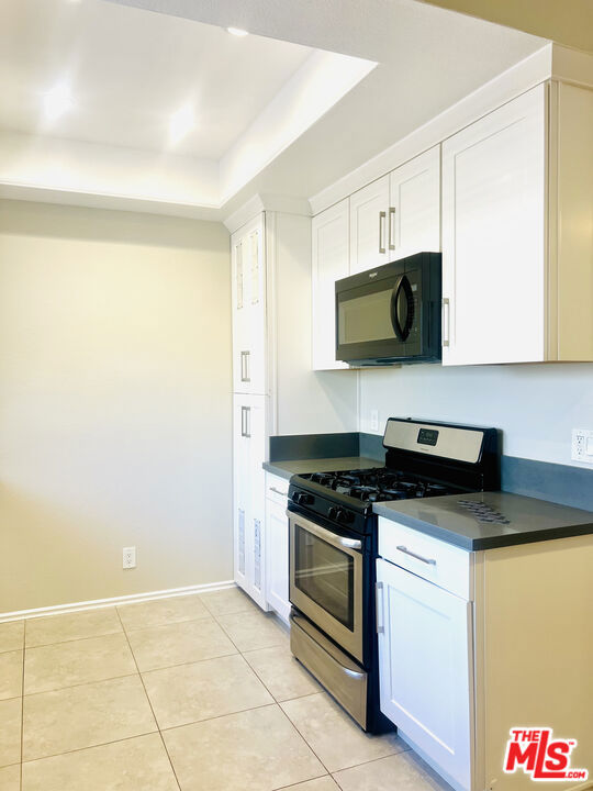 4349 CAHUENGA, Toluca Lake CA: https://media.crmls.org/mediaz/cad4e053-992e-4ef3-b007-49ea3c239fa7.jpg