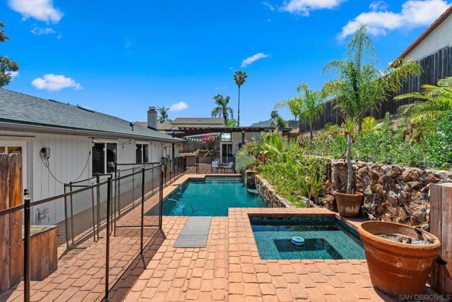 925 Moody Dr, Escondido CA: https://media.crmls.org/mediaz/cad504ba-12cd-4004-ae92-bad9fd5f5752.jpg