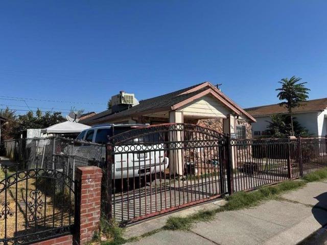407 W. 7th St., Stockton CA: https://media.crmls.org/mediaz/cad555ef-de70-409b-a5a9-8fa596bd3dc0.jpg