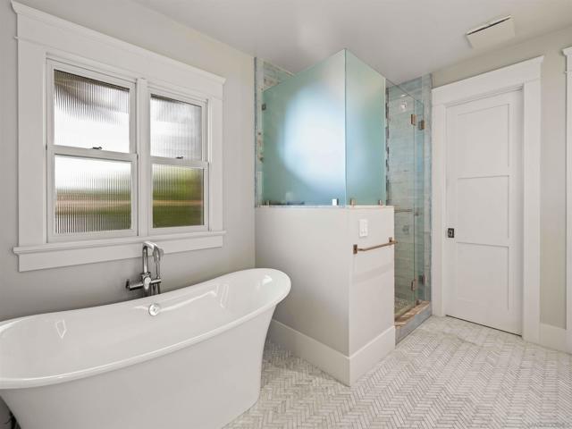 1027 G Ave, Coronado CA: https://media.crmls.org/mediaz/cad57f01-2123-40c3-987d-7b3d46c1313b.jpg