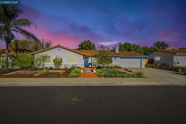304 Lion Valley Rd, Escondido CA: https://media.crmls.org/mediaz/cad5c4c7-36aa-4dd7-8f72-1a1b31f7eaff.jpg