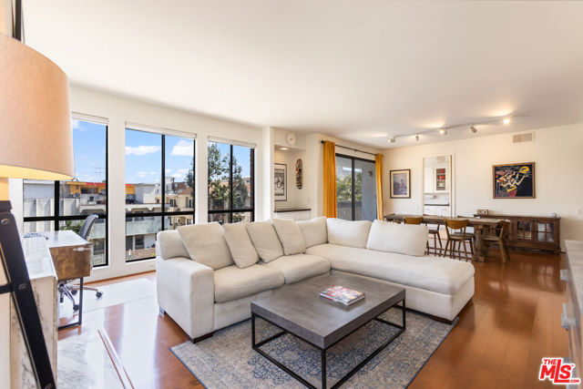 11805 Mayfield Avenue, Los Angeles CA: https://media.crmls.org/mediaz/cad63eea-a7f5-4c06-948a-44c38e342f5d.jpg