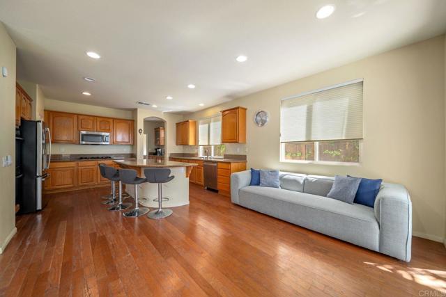 3748 Cavern Pl, Carlsbad CA: https://media.crmls.org/mediaz/cad64a43-756a-4ff6-a7ca-21385f95a16f.jpg