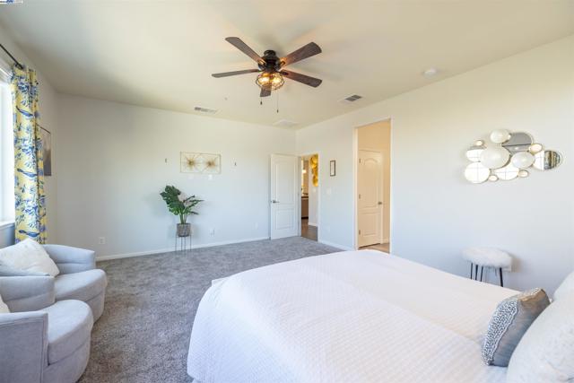 917 Talaria Ct, Oakley CA: https://media.crmls.org/mediaz/cad664aa-78f4-437c-a22e-ed61da7d8e08.jpg