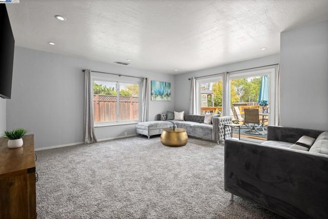 2889 Biddleford Drive, San Ramon CA: https://media.crmls.org/mediaz/cad6795d-fb57-434b-984d-fc53e91d0f08.jpg