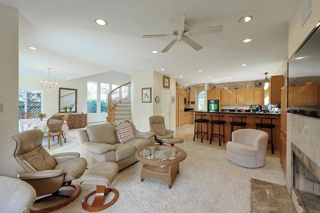 638 Margarita Ave, Coronado CA: https://media.crmls.org/mediaz/cad6afdd-f618-49ef-85af-e389fa218f3e.jpg