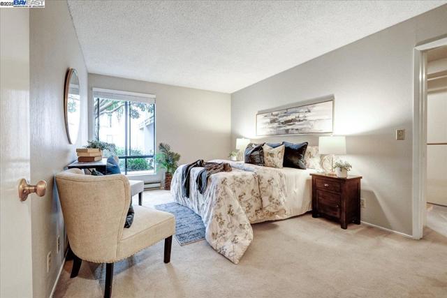Image 16 of 60 For 2 Admiral Drive  B280