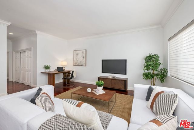 2318 Fox Hills Drive, Los Angeles CA: https://media.crmls.org/mediaz/cad7dbaa-e541-4e2f-b293-1368c87c949c.jpg