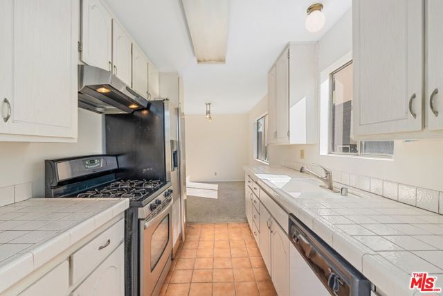 1021 North Crescent Heights Boulevard, 205 photo 3