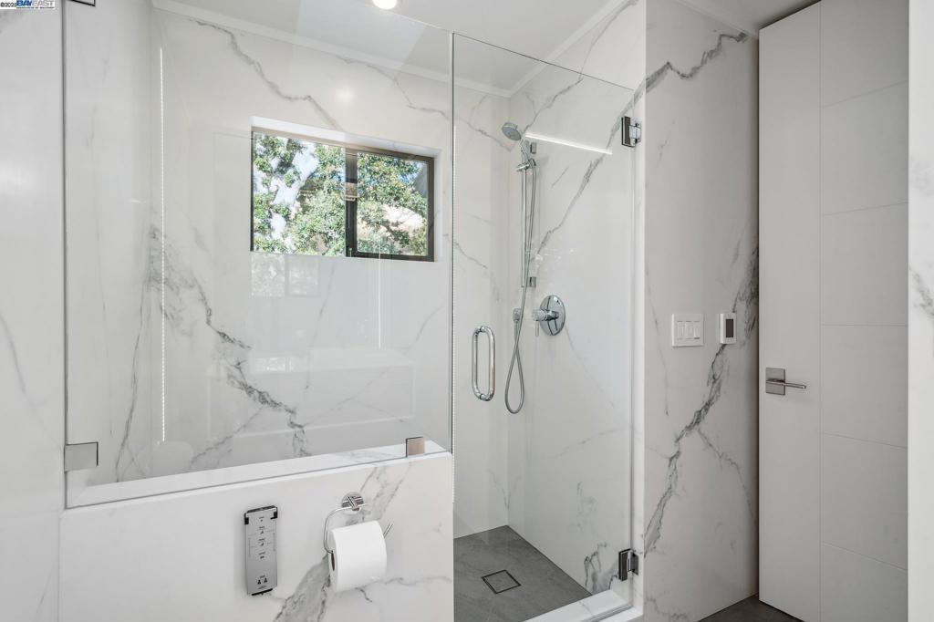 https://media.crmls.org/mediaz/cadabe2b-9ee5-4eda-8808-280046192d69.jpg?preset=X-Large