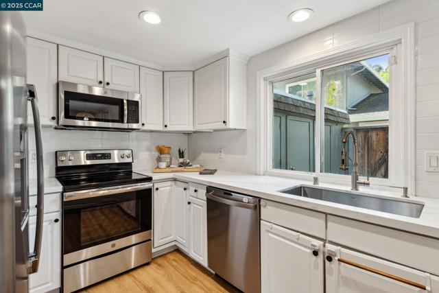 2877 Fountainhead Drive, San Ramon CA: https://media.crmls.org/mediaz/cadada77-5e0c-4c23-989d-645dd41f32f7.jpg