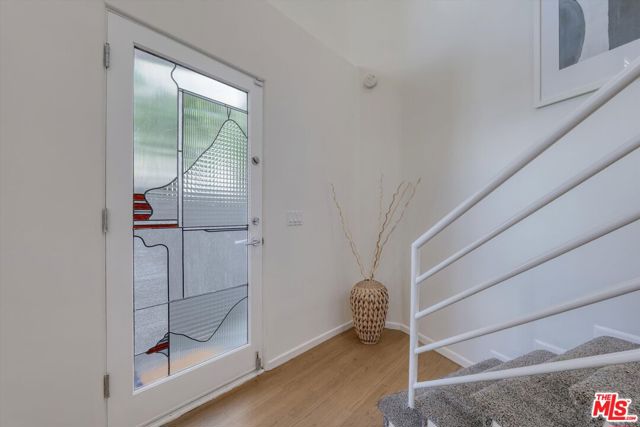 833 17th Street, Santa Monica CA: https://media.crmls.org/mediaz/cadb31c4-8565-4ac6-9bef-251bf284040a.jpg