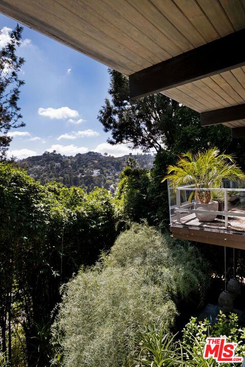 3319 Tareco Drive, Los Angeles CA: https://media.crmls.org/mediaz/cadb861b-b8dc-4aa3-aad6-ce35fc9bdd05.jpg