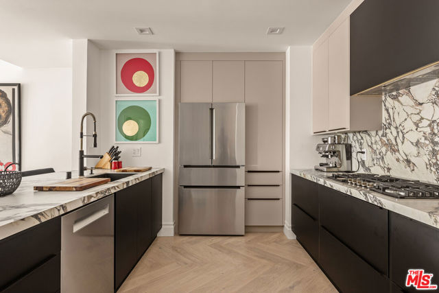 10727 Wilshire Boulevard, Los Angeles CA: https://media.crmls.org/mediaz/cadb9f0e-f68c-4967-bddb-a0d79638e71f.jpg