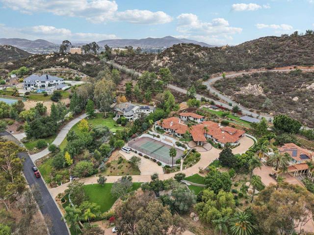 13371 Summit Cir, Poway CA: https://media.crmls.org/mediaz/cadbcae4-bab7-4bd1-bf33-67e10260ee6f.jpg