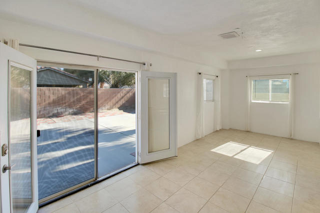 48180 Chandler Court, Indio CA: https://media.crmls.org/mediaz/cadbd8e6-ca67-4b33-bbdd-53f4f3a813bb.jpg