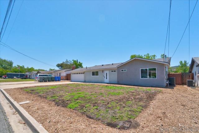 14543 Kittery St, Poway CA: https://media.crmls.org/mediaz/cadbe03f-a0e9-48ff-9947-9920099c5e6a.jpg