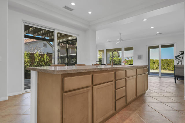 81800 Eagle Claw Drive, La Quinta CA: https://media.crmls.org/mediaz/cadca072-507f-400d-be41-0c4582a142e4.jpg