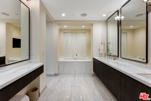460 N Palm Drive, Beverly Hills CA: https://media.crmls.org/mediaz/cadd1bbc-5fba-4972-88c8-b5fa8386d19c.jpg