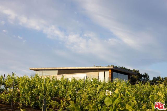 36453 Via El Pais Bonita, Temecula CA: https://media.crmls.org/mediaz/cadd2814-4e49-4c21-b250-3e4ff0947a79.jpg