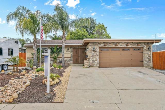 Detail Gallery Image 11 of 41 For 8409 Carlton Oaks Dr, Santee,  CA 92071 - 4 Beds | 2 Baths