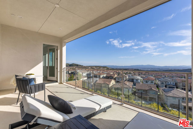 20668 W Hummingbird Court, Porter Ranch CA: https://media.crmls.org/mediaz/cadd9c3c-e091-4dd7-acb0-d567adeceeee.jpg